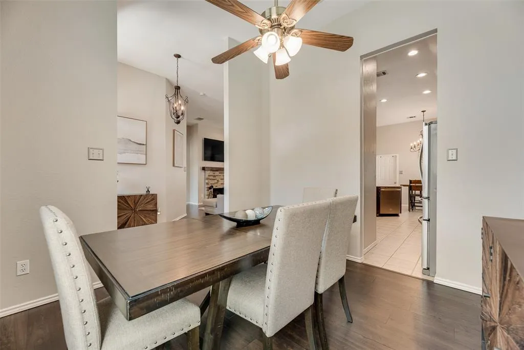 2700 Rochelle Drive