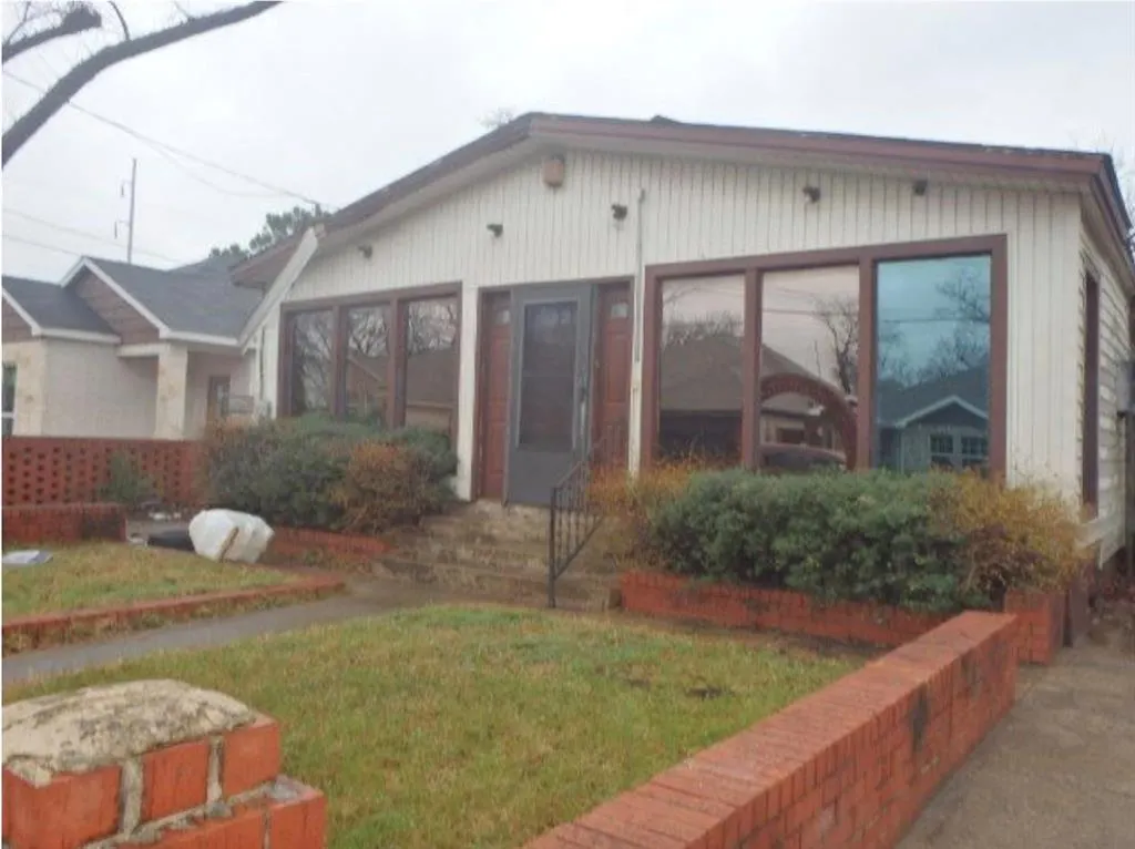 2726 Carpenter Avenue