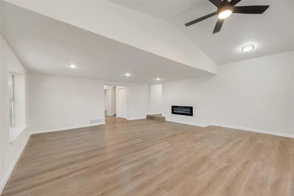 605 Hillside Circle