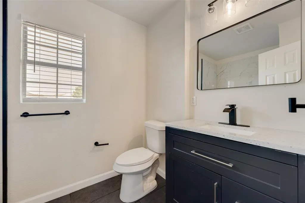 605 Hillside Circle