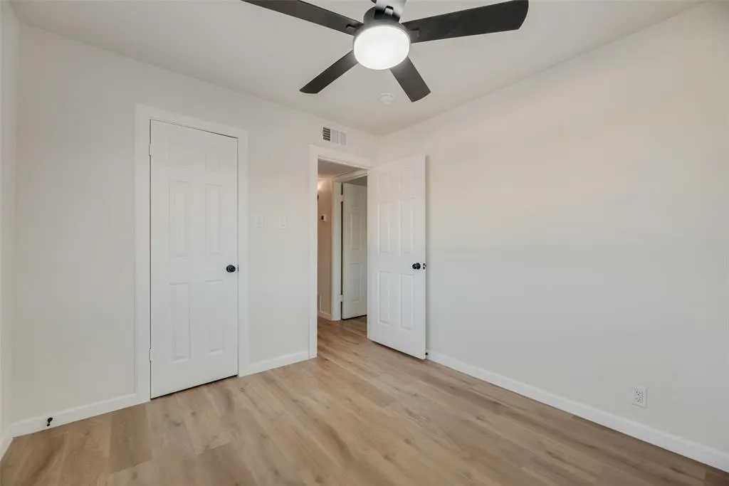 605 Hillside Circle