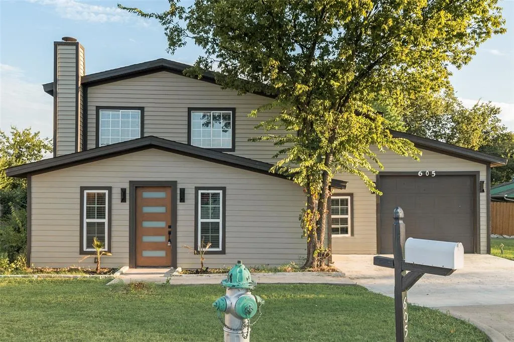 605 Hillside Circle