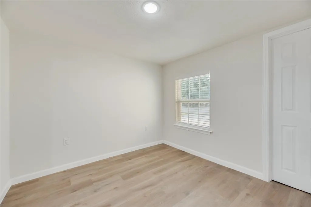 605 Hillside Circle