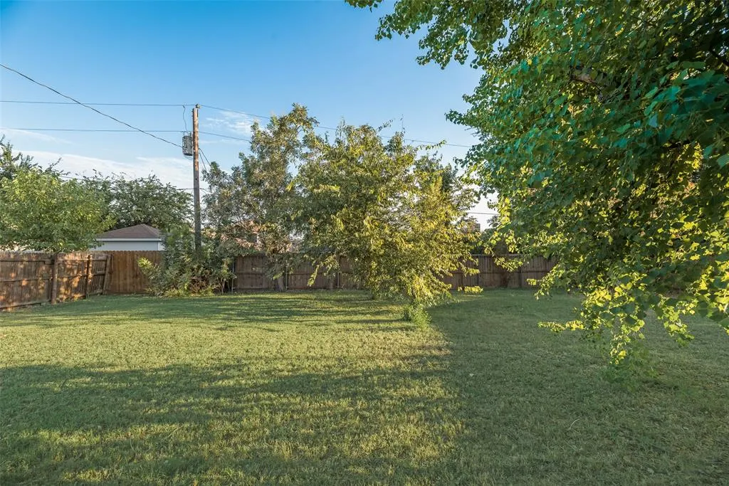 605 Hillside Circle