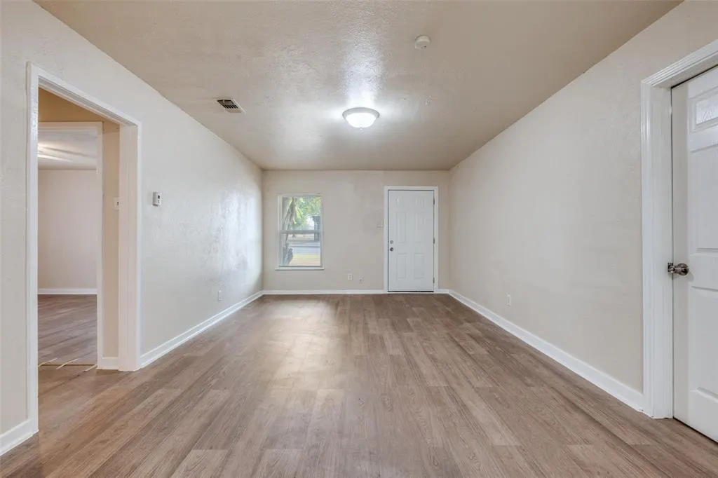 133 W Hobson Avenue