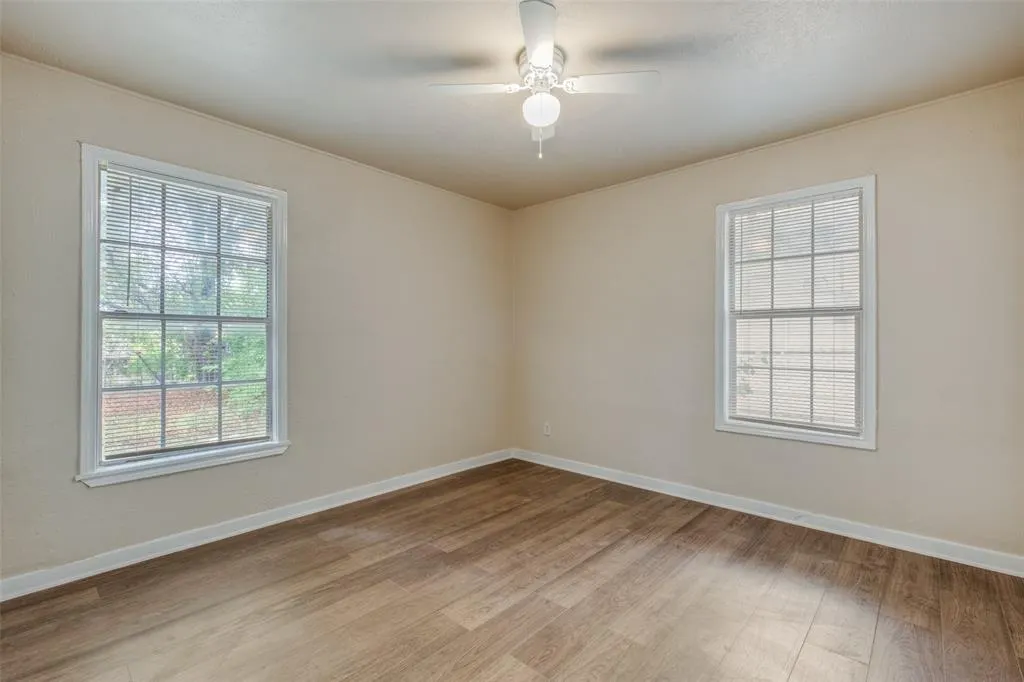 133 W Hobson Avenue