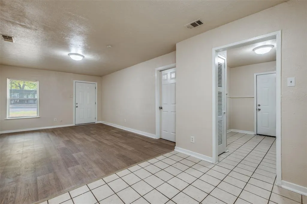 133 W Hobson Avenue