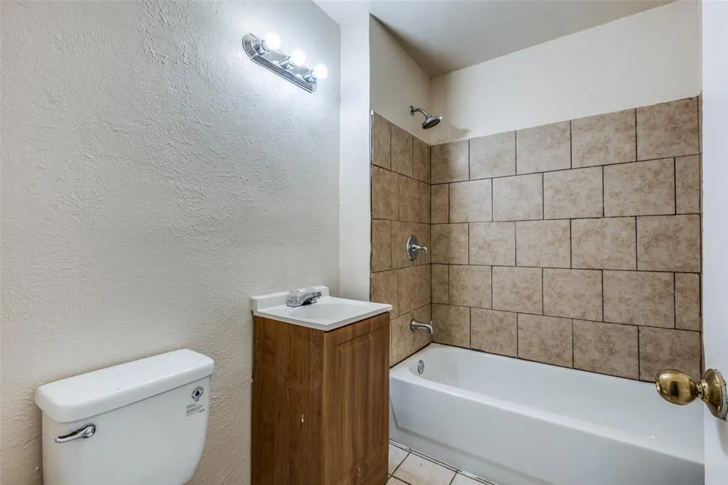 133 W Hobson Avenue