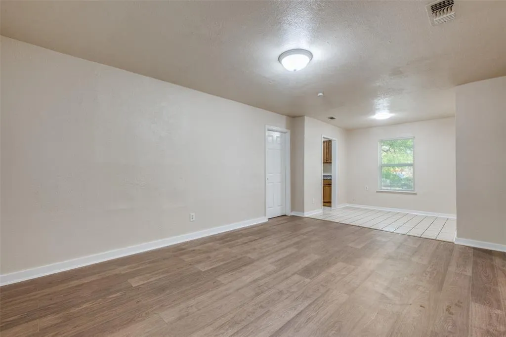 133 W Hobson Avenue