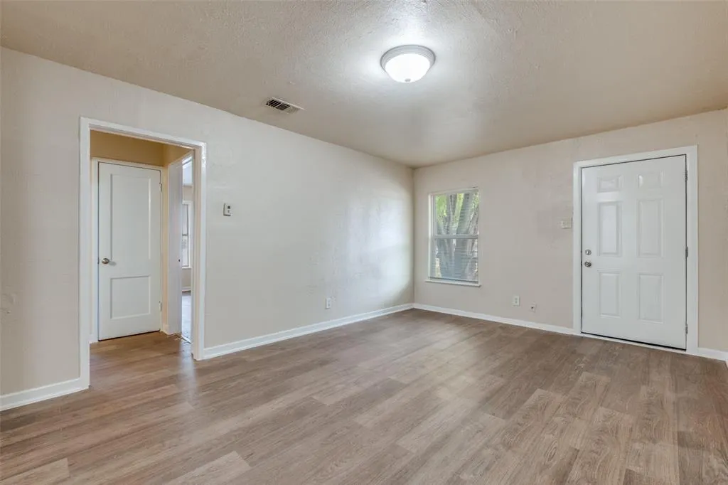 133 W Hobson Avenue