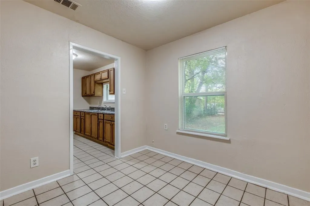 133 W Hobson Avenue