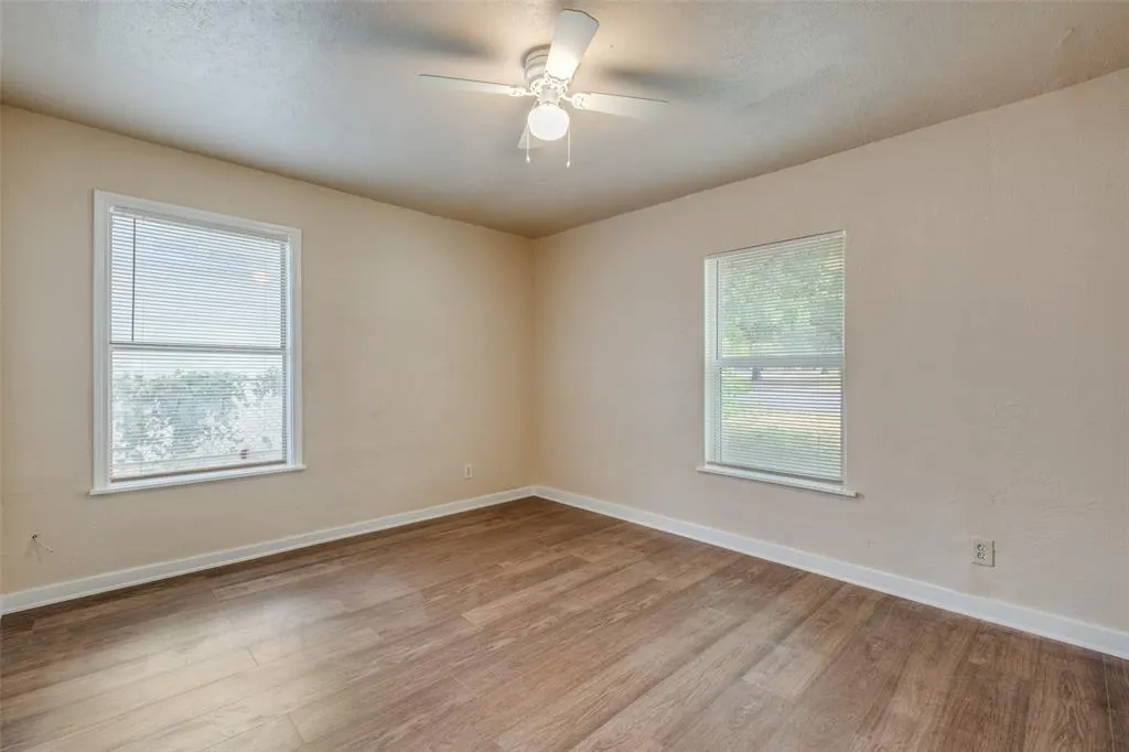 133 W Hobson Avenue
