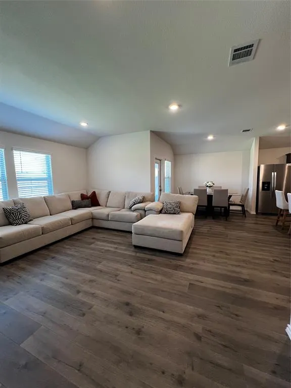 1135 Elijah Way