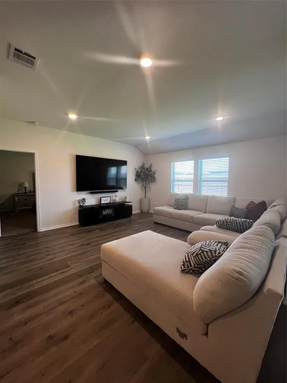 1135 Elijah Way