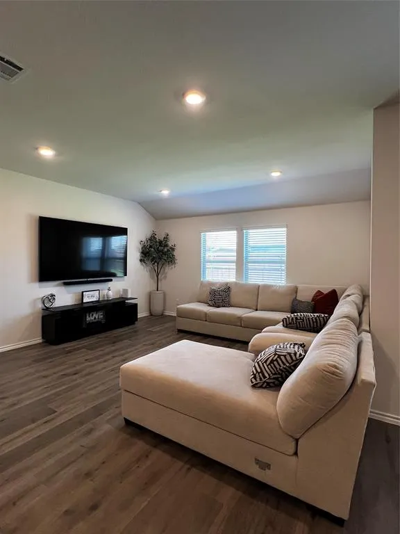 1135 Elijah Way