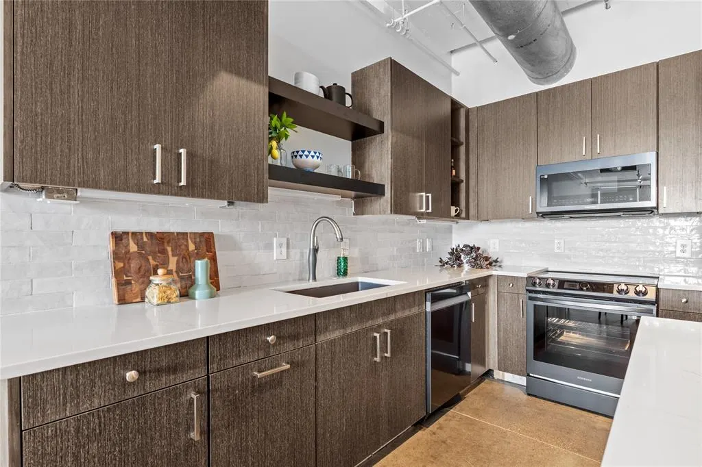 1122 Jackson Street, #203