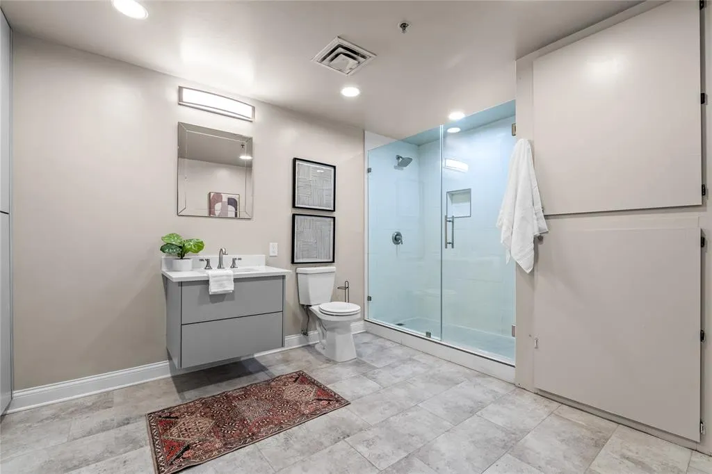 1122 Jackson Street, #203