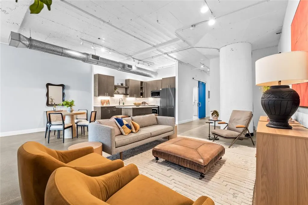 1122 Jackson Street, #203