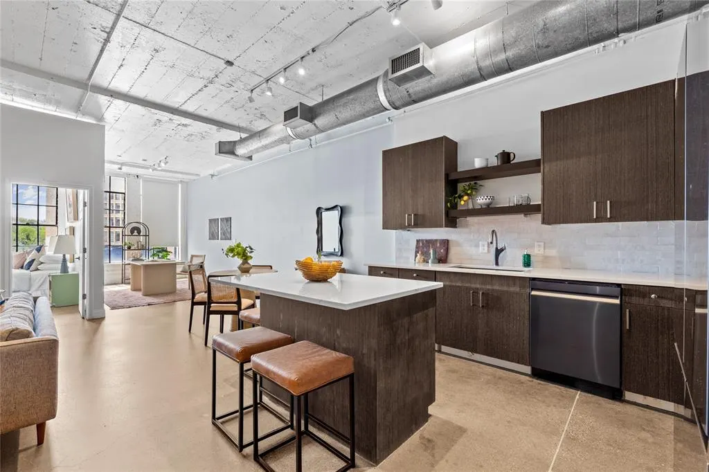 1122 Jackson Street, #203