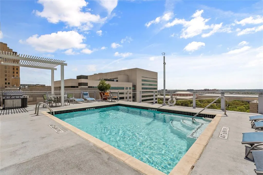 1122 Jackson Street, #203