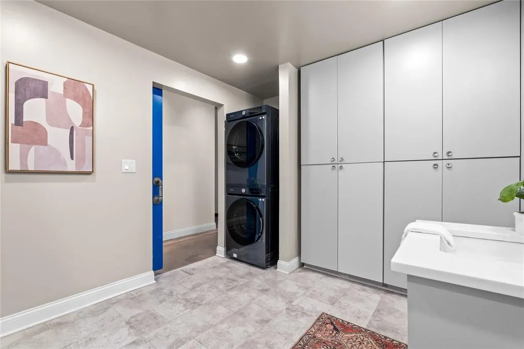 1122 Jackson Street, #203