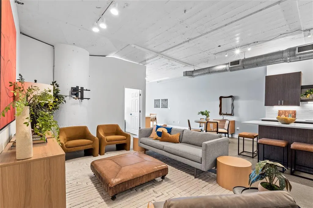 1122 Jackson Street, #203