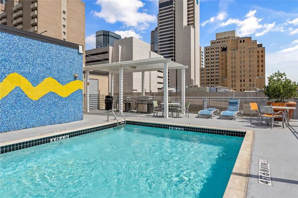 1122 Jackson Street, #203
