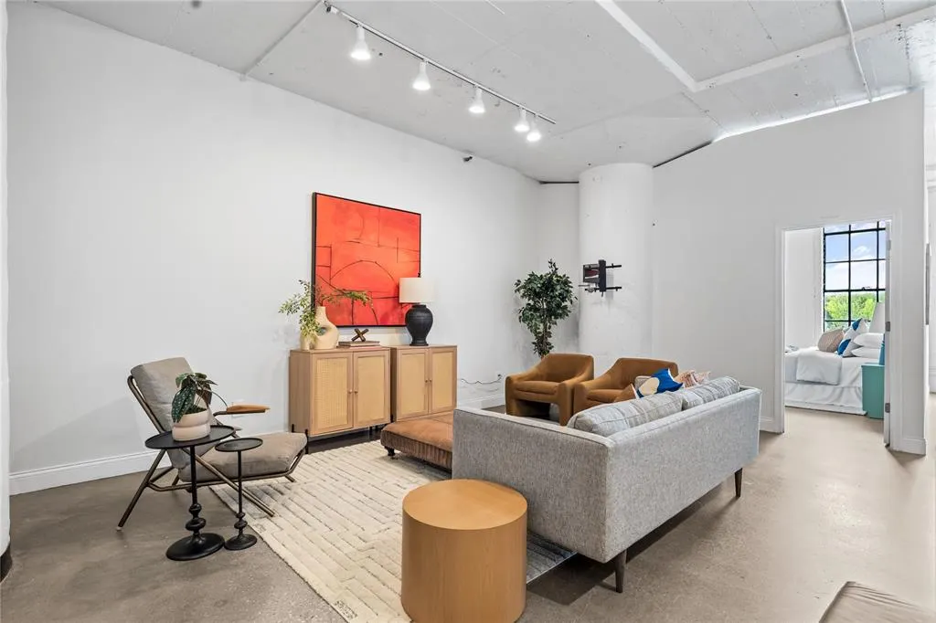 1122 Jackson Street, #203