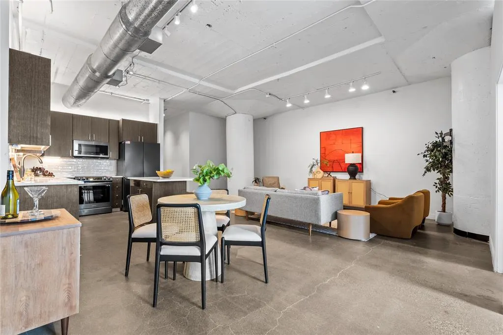 1122 Jackson Street, #203