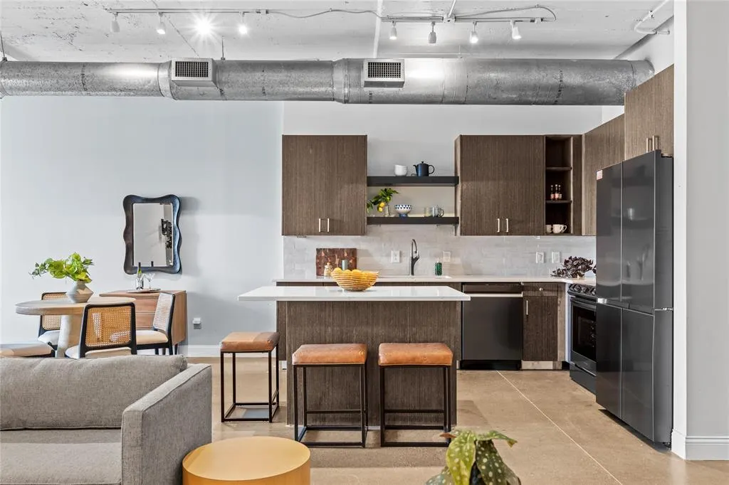 1122 Jackson Street, #203
