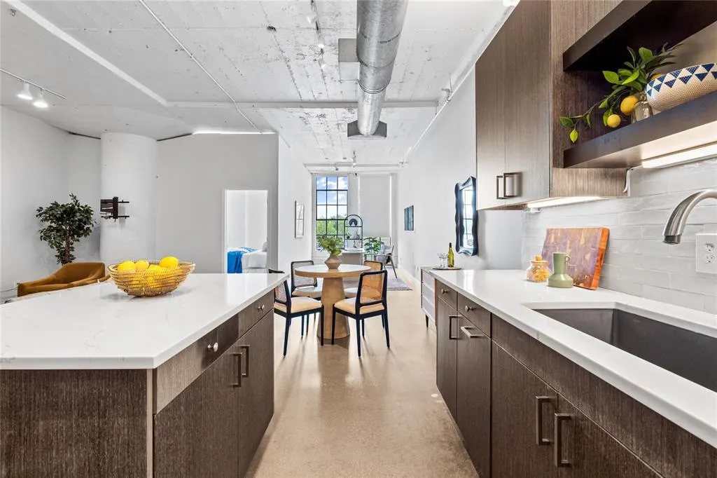 1122 Jackson Street, #203