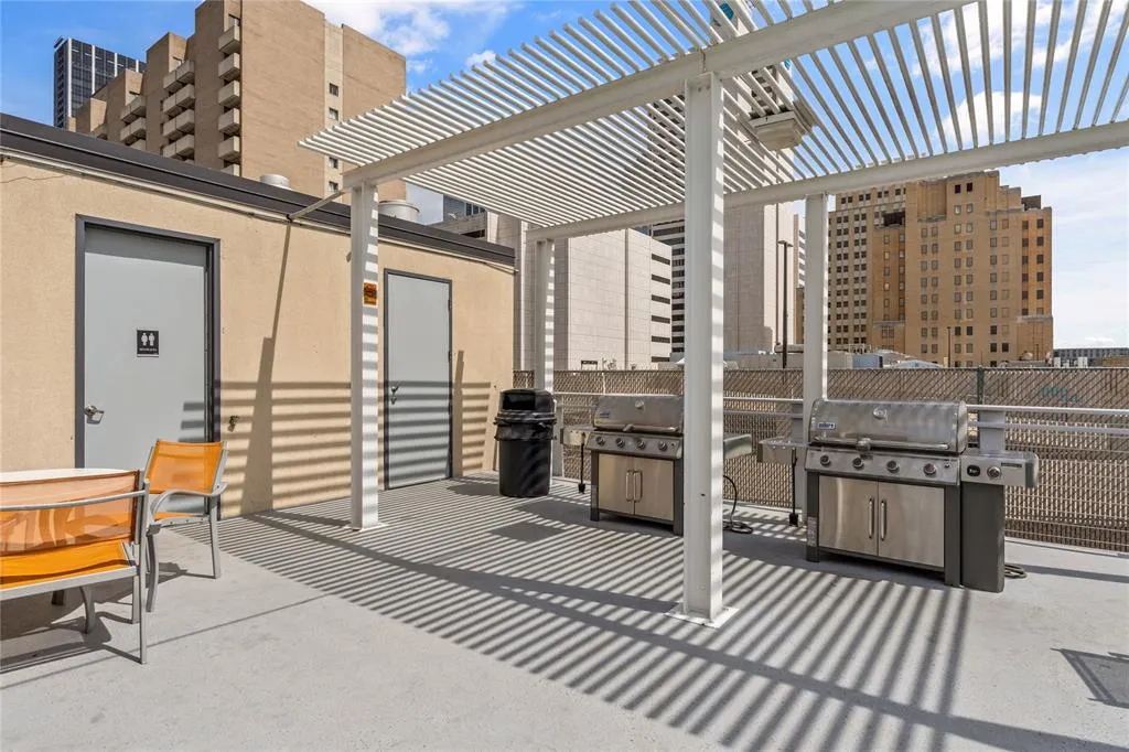1122 Jackson Street, #203