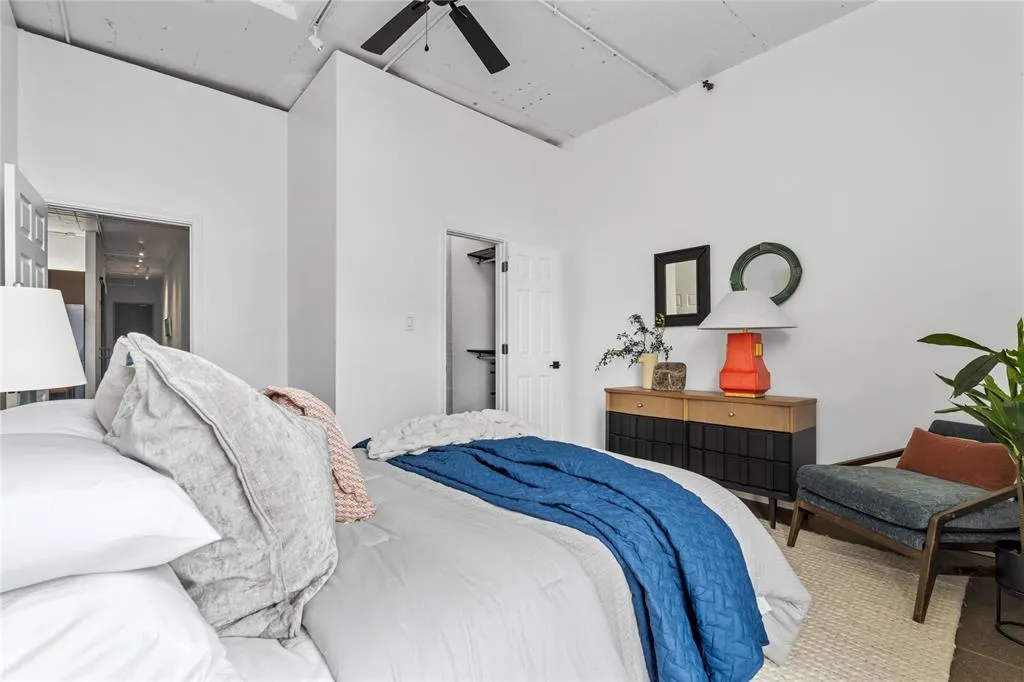 1122 Jackson Street, #203