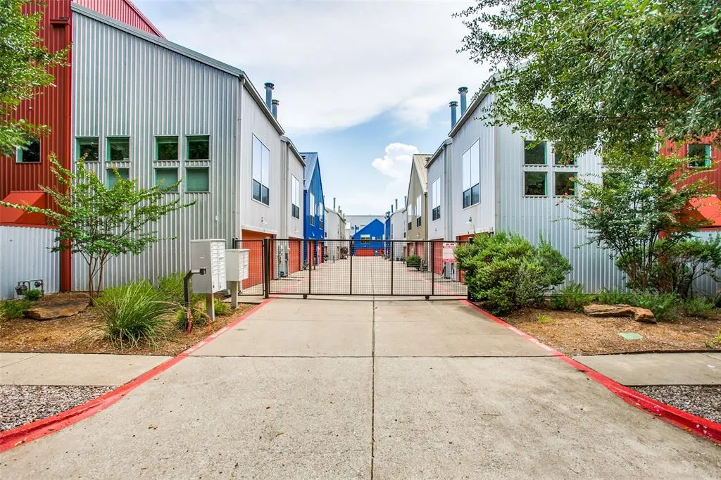 4213 Dickason Avenue, #10