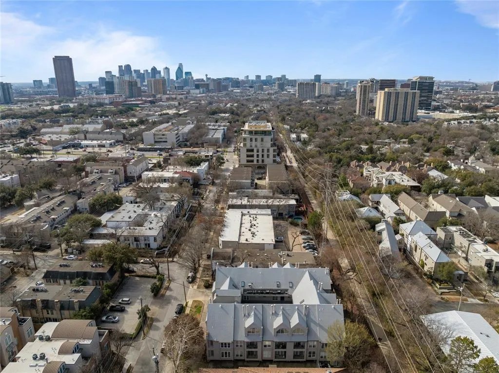 4303 Buena Vista Street, #303