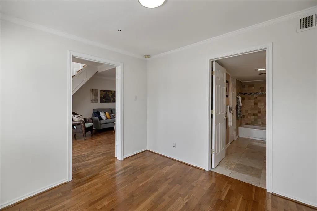4303 Buena Vista Street, #303