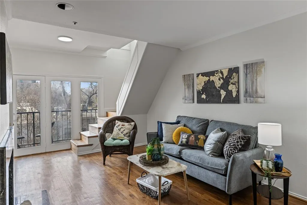 4303 Buena Vista Street, #303