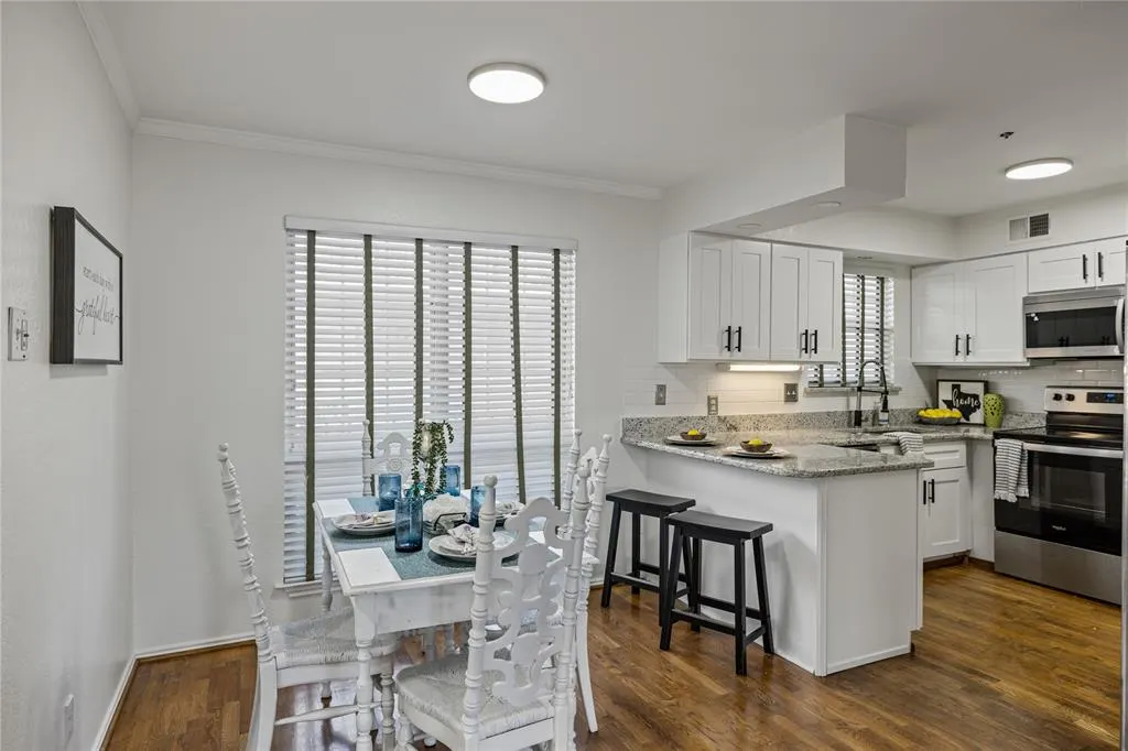 4303 Buena Vista Street, #303