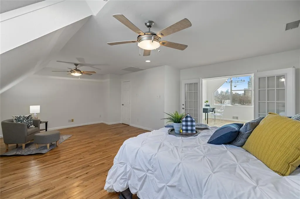 4303 Buena Vista Street, #303