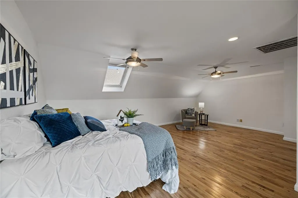 4303 Buena Vista Street, #303