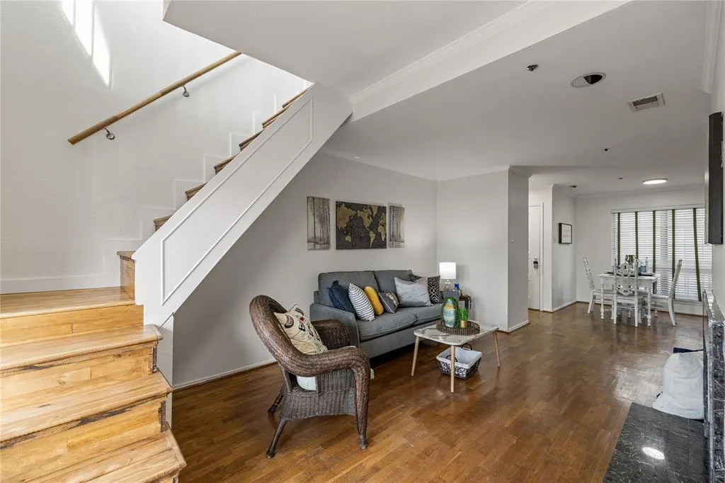 4303 Buena Vista Street, #303