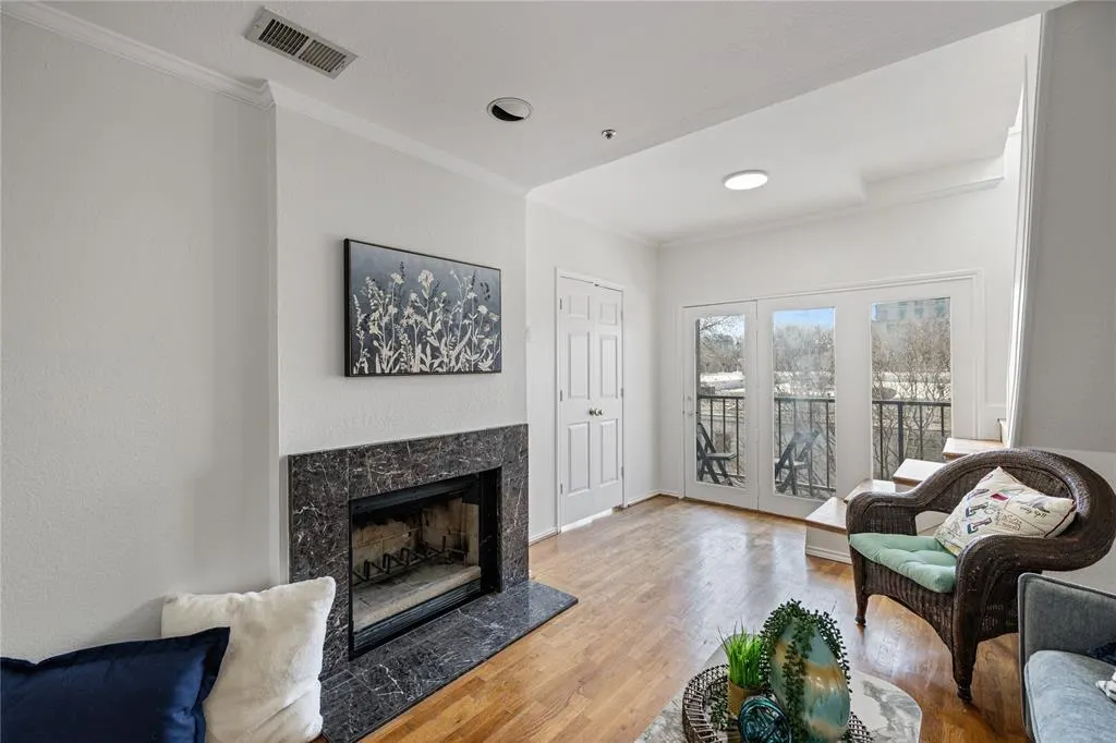 4303 Buena Vista Street, #303