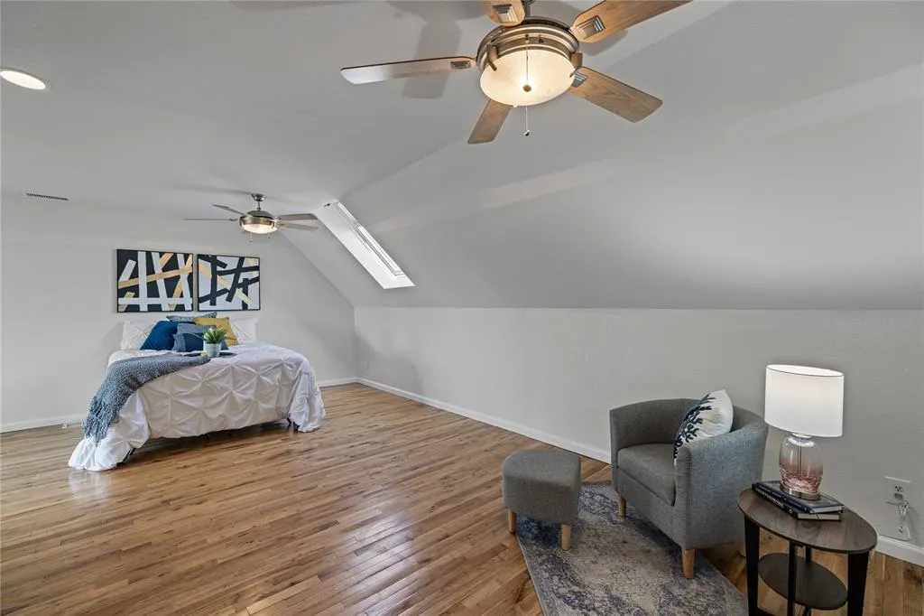 4303 Buena Vista Street, #303