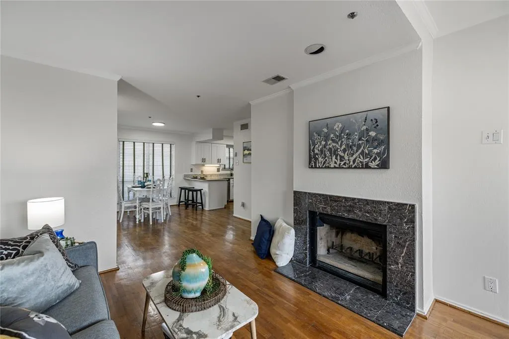4303 Buena Vista Street, #303