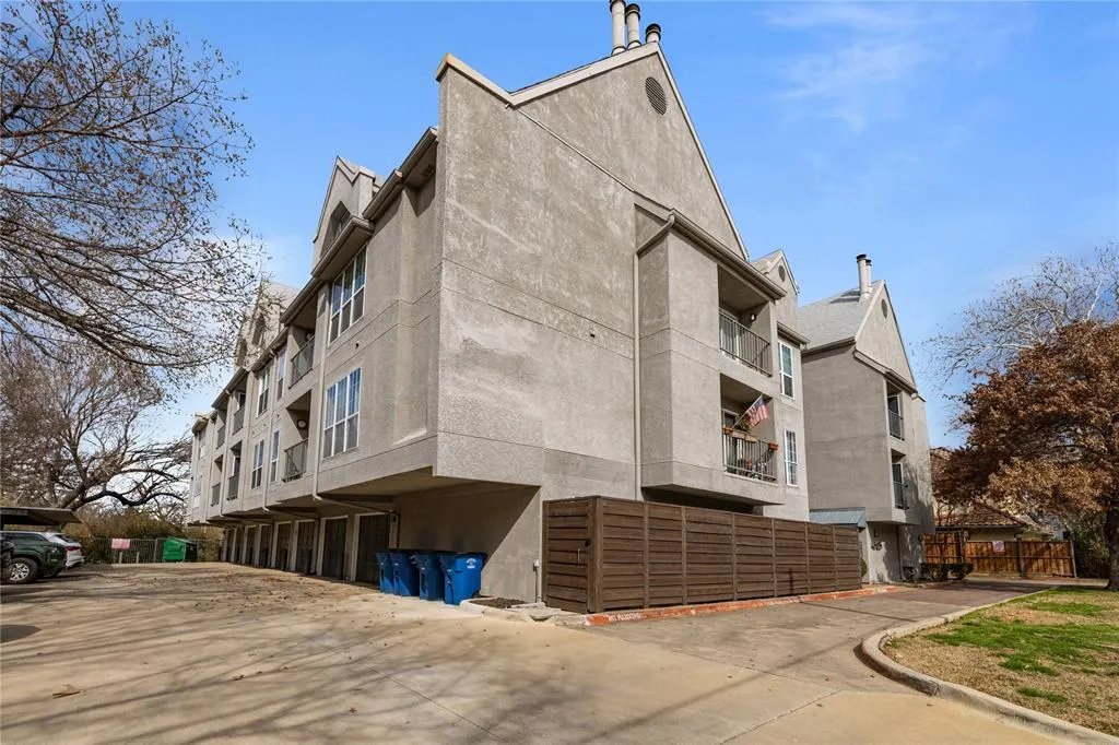 4303 Buena Vista Street, #303