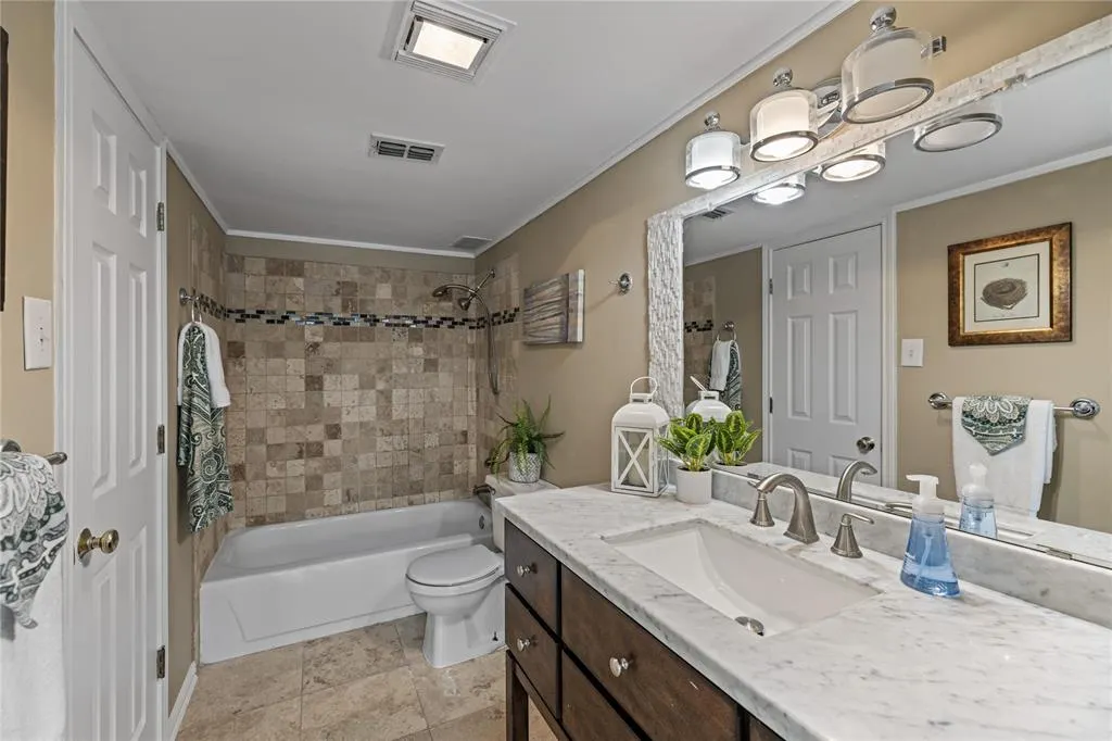 4303 Buena Vista Street, #303
