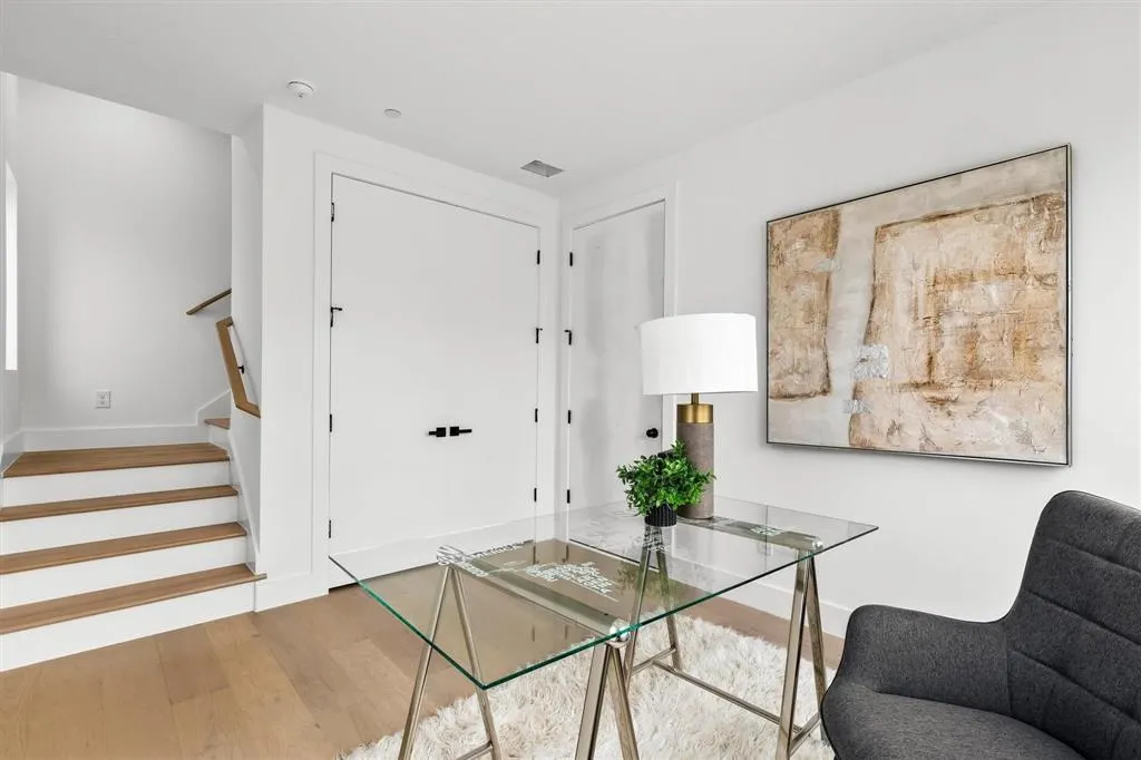 604 N Ewing Avenue, #105