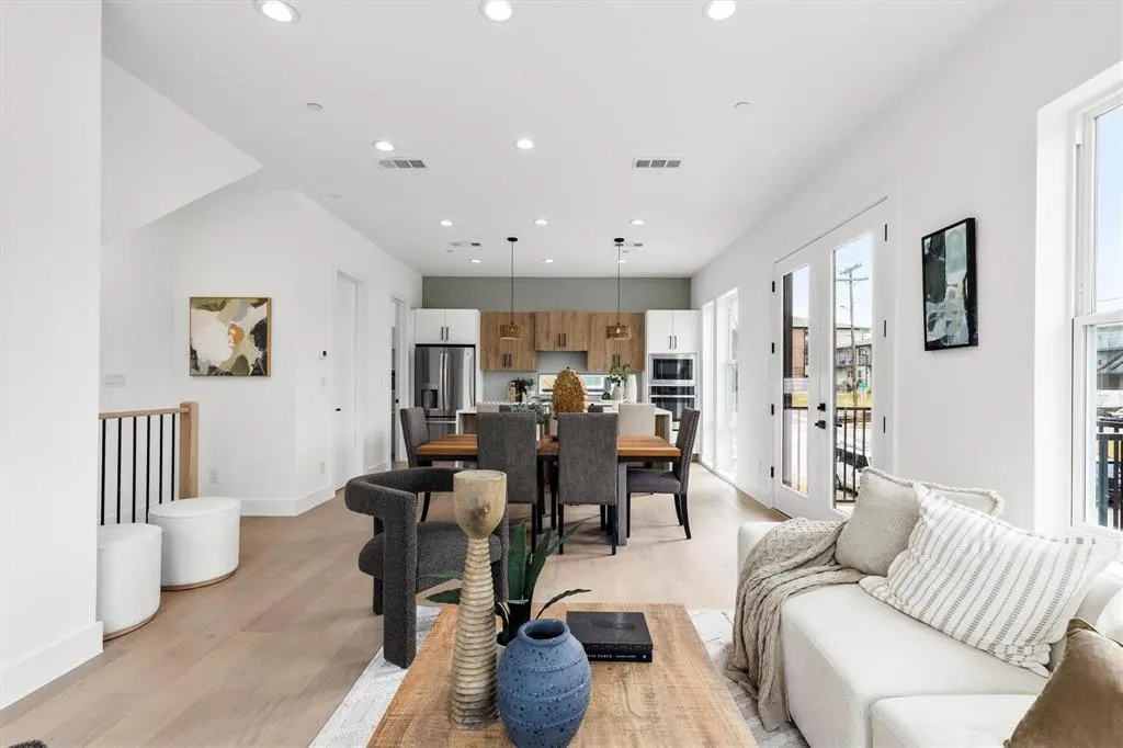 604 N Ewing Avenue, #105