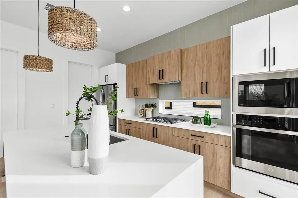 604 N Ewing Avenue, #105