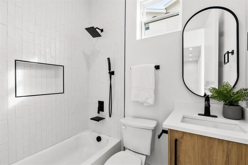 604 N Ewing Avenue, #105